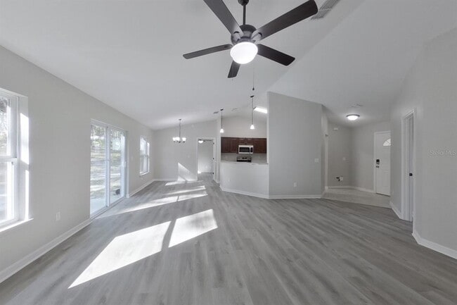 Building Photo - 820 Marion Oaks Manor