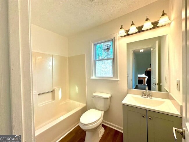 Building Photo - 3945 Peninsula Ct