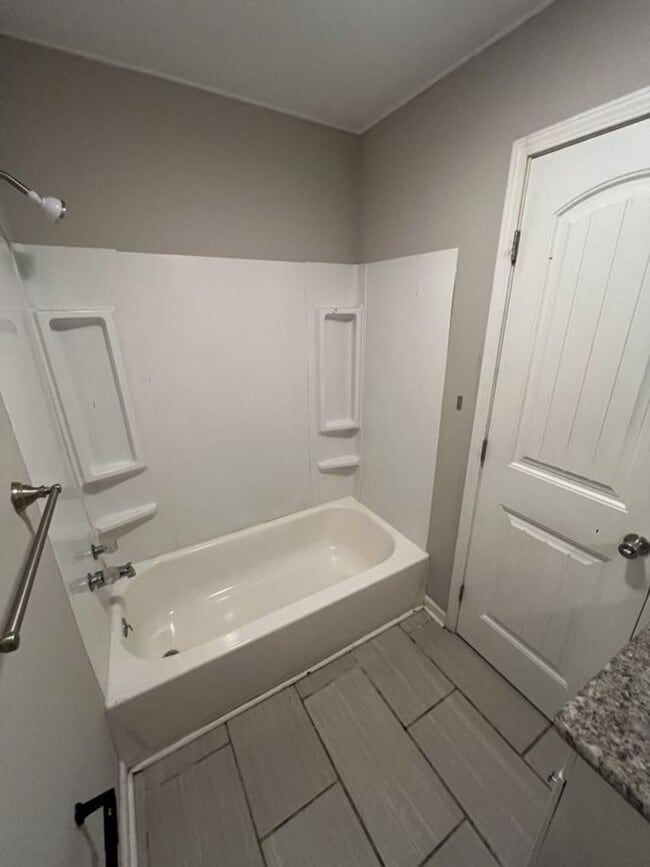Building Photo - Charming 3-Bedroom Home on Quiet Dead-End ...