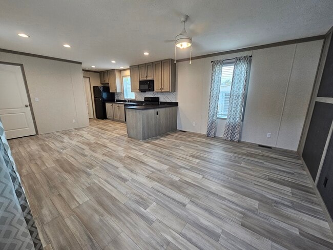 Building Photo - 46000 Geddes Rd