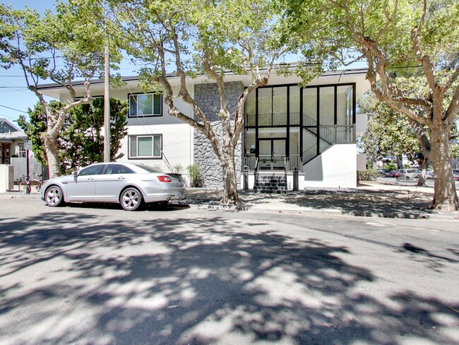 Building Photo - 1504 Newlands Ave