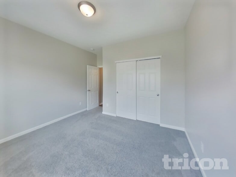 Building Photo - 6646 Laurelwood Dr