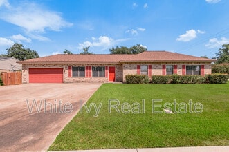 Building Photo - 2121 Normal Park Dr