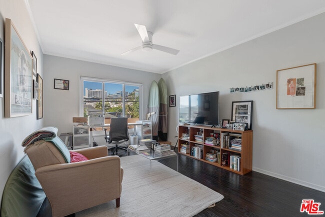 Building Photo - 1275 N Harper Ave