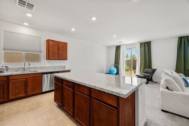 Building Photo - Spacious 3-Bed, 2-Bath Home with 2-Car Garage & Open Floor Plan