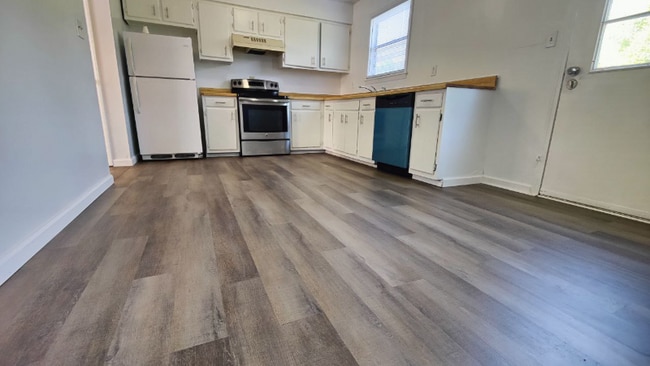 Building Photo - 401 Duke St