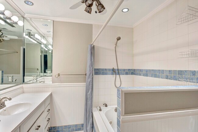 Building Photo - 1135 W 31st St