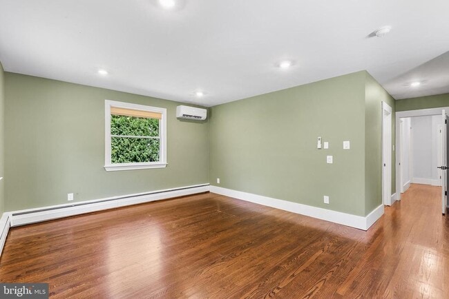 Building Photo - 749 Bair Rd