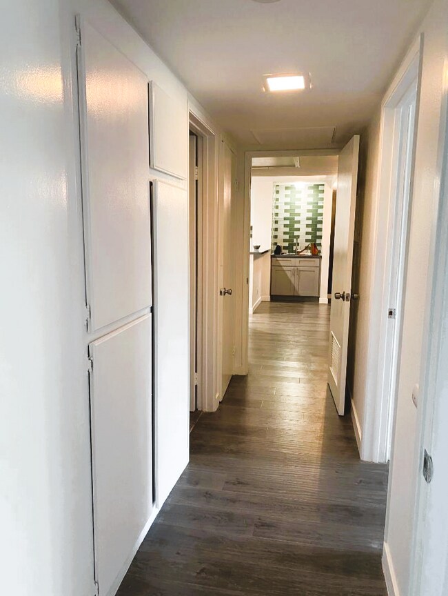 Building Photo - 10535 Wilshire Blvd