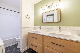 Building Photo - 10049 Westpark Dr