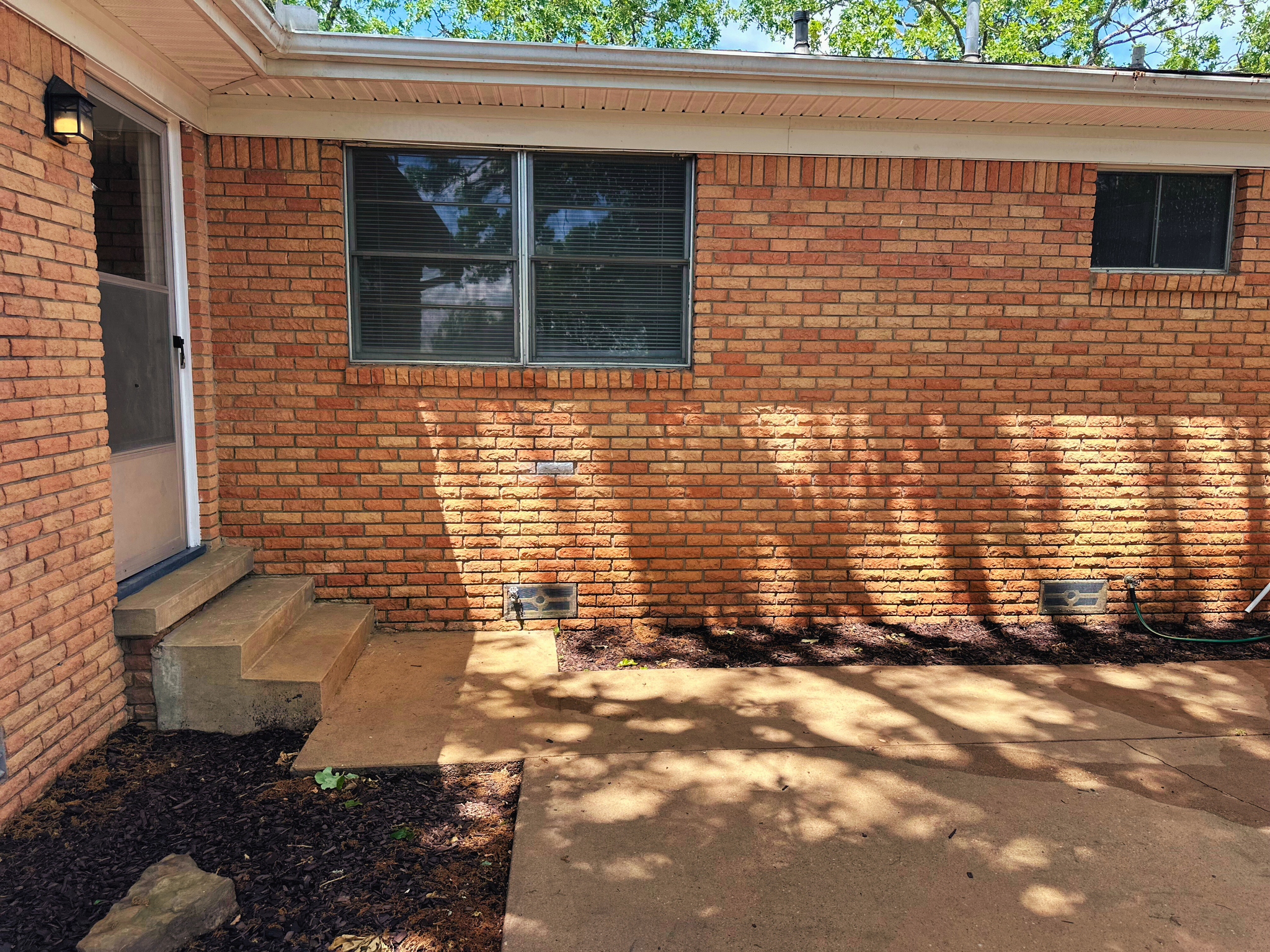 Shared Backyard w/Patio - 4212 N Locust St