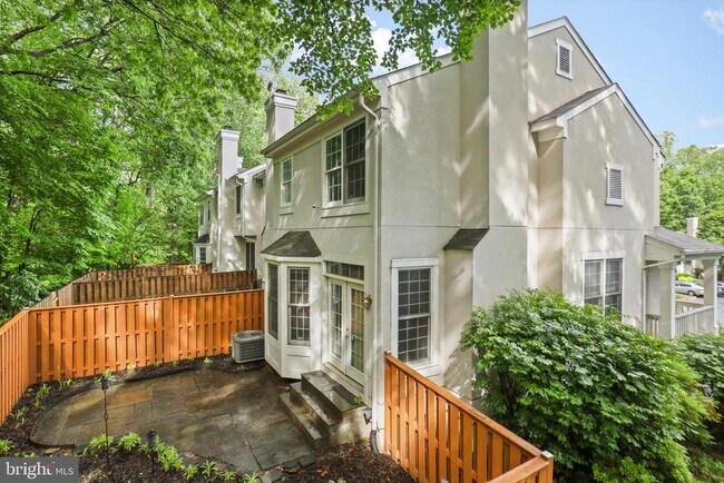 Building Photo - 11300 Fairwind Way