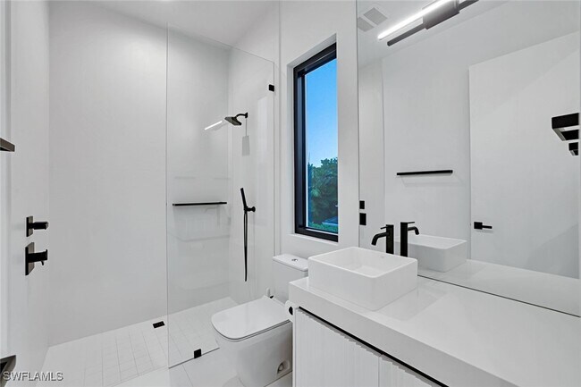 Building Photo - 641 Starboard Dr