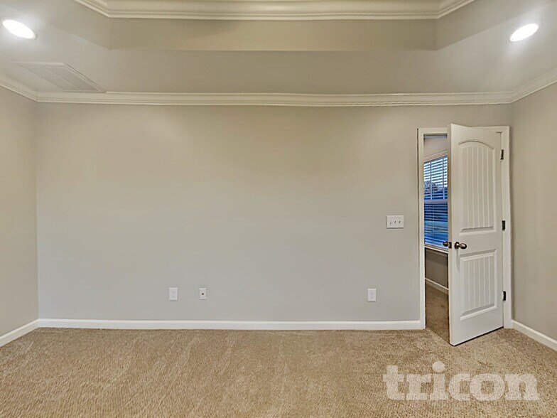 Building Photo - 604 Eagle View Dr