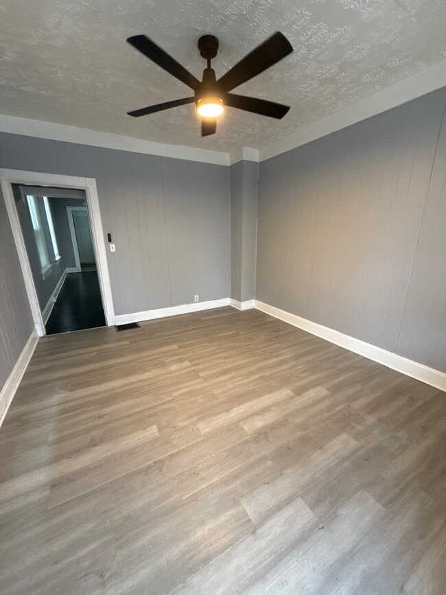 Building Photo - 1116/ 1120 Bonacker