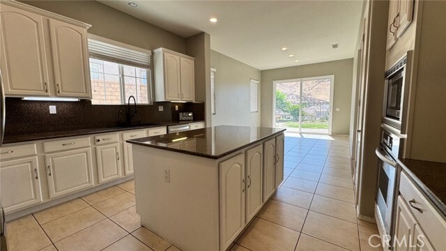 Building Photo - 37361 Paintbrush Dr