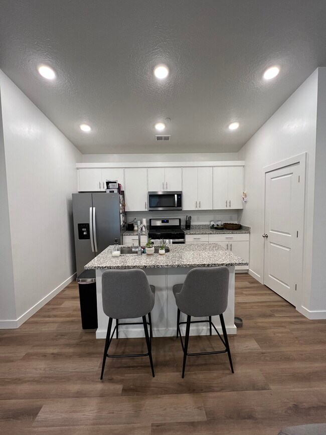 Kitchen - 462 W 40 S