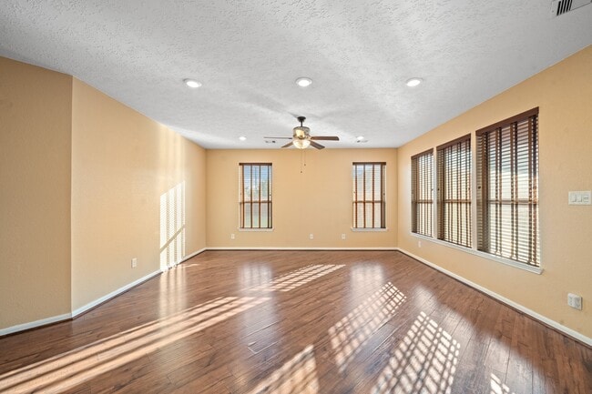 Building Photo - 5007 Pine Ridge Knoll Ct