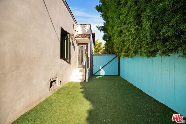 Building Photo - 327 N Edinburgh Ave