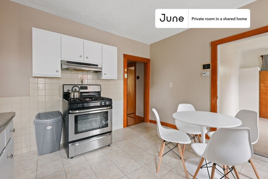 Building Photo - Room in Shared 4 bed/1 bath home