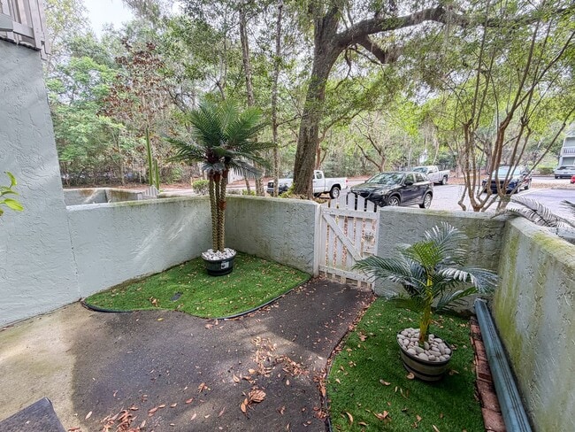 Building Photo - Pickwick Park #1006