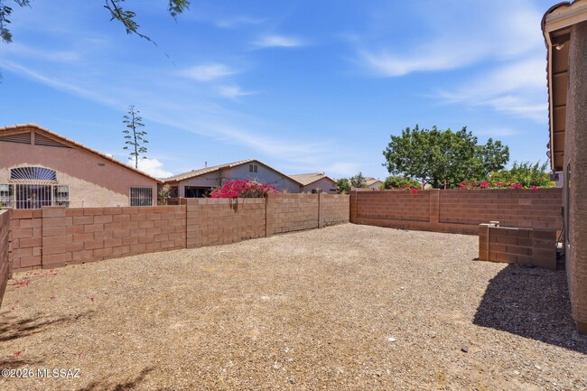 Building Photo - 8435 E Bowline Rd