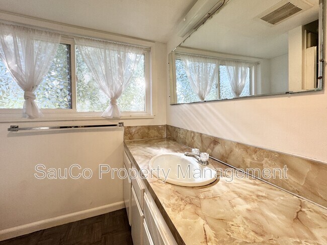 Building Photo - 4751 SW 53rd Ave