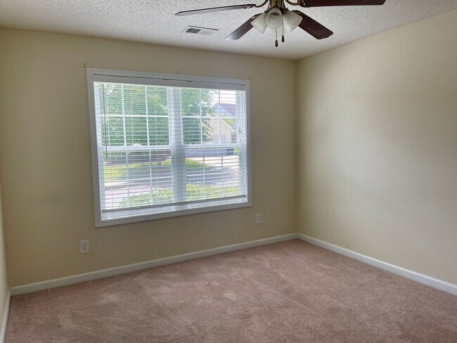 Building Photo - Ranch Home Located Minutes to Downtown Dallas