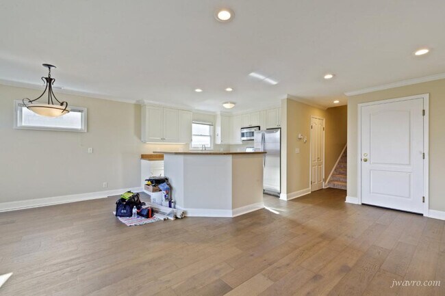 Building Photo - 25 Homestead