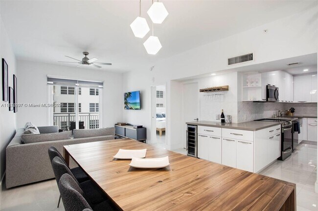 Building Photo - 6969 Collins Ave