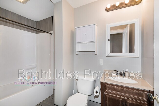 Building Photo - 3322 Clinton Ave