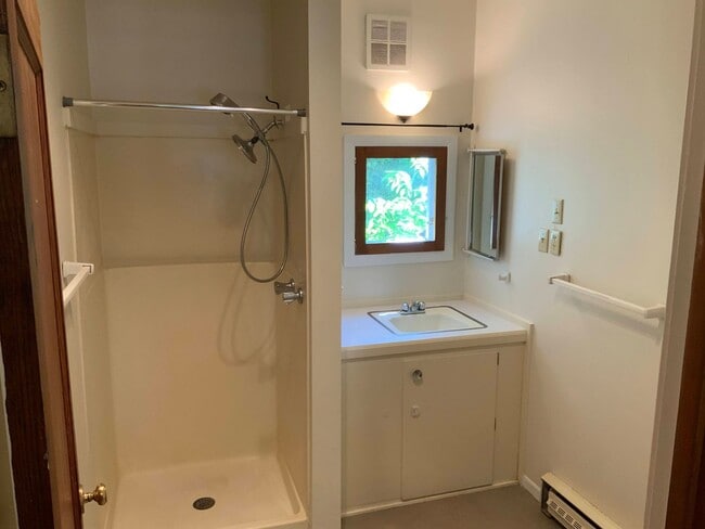 Building Photo - 1 Bedroom in Midtown