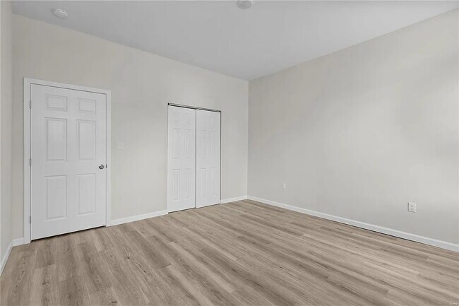 Building Photo - Gorgeous Three Bedrooms\ with IN-UNIT Laun...
