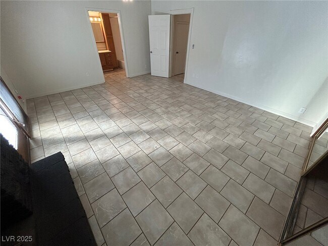 Building Photo - 113 Cedar St