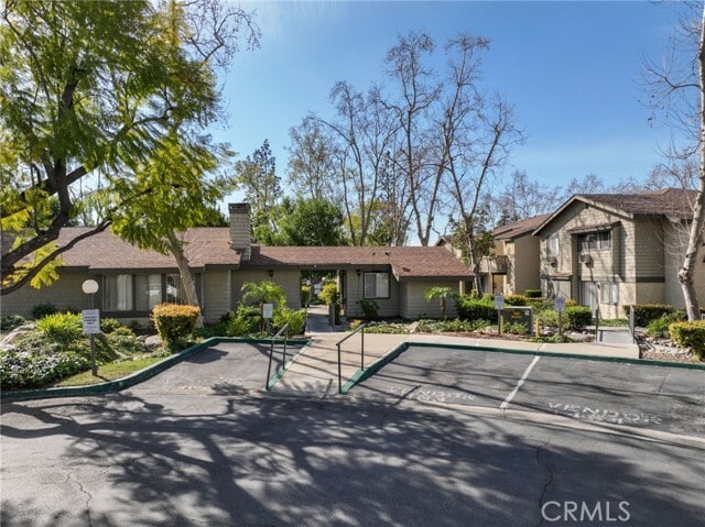 Building Photo - 960 E Bonita Ave