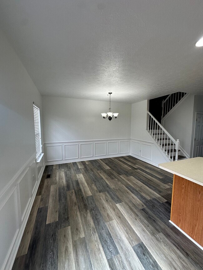 Building Photo - 5047 Leasdale Rd