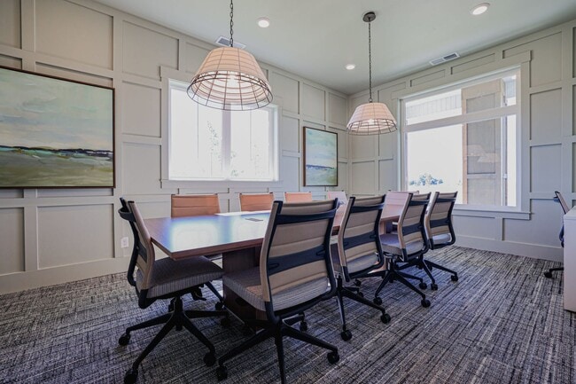 Building Photo - END UNIT - 3 BED 2.5 BATH LUXURY TOWNHOME ...