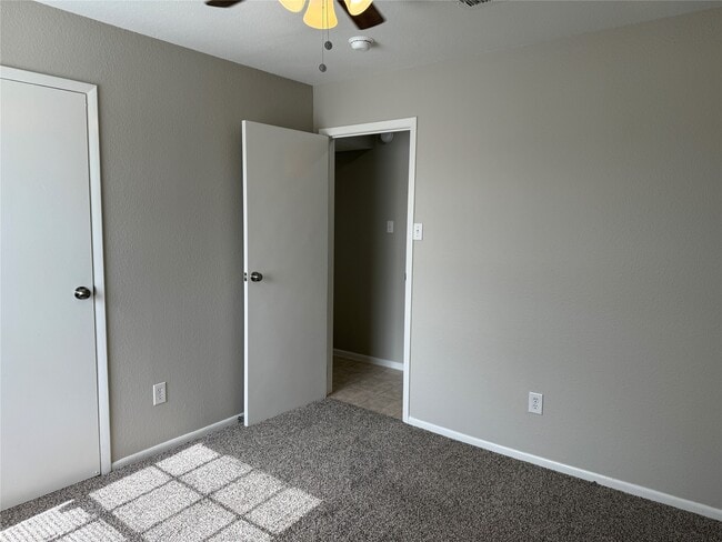 Building Photo - 13902 Buckingham Dr
