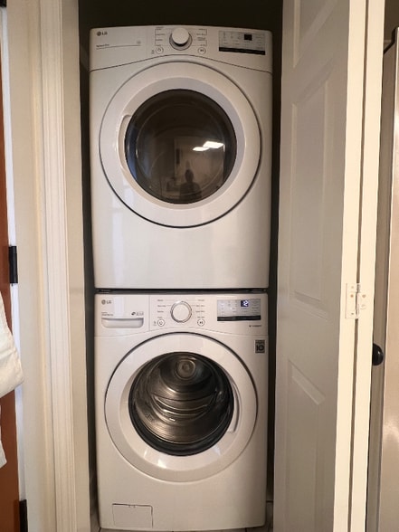 Building Photo - 417 1st St S