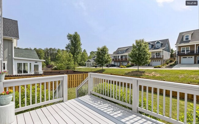 Building Photo - Special!! $500 off first month's rent! Gorgeous 3bd 3ba newer home in quiet neighborhood