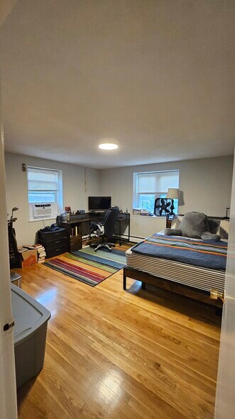Building Photo - 46 Stetson St