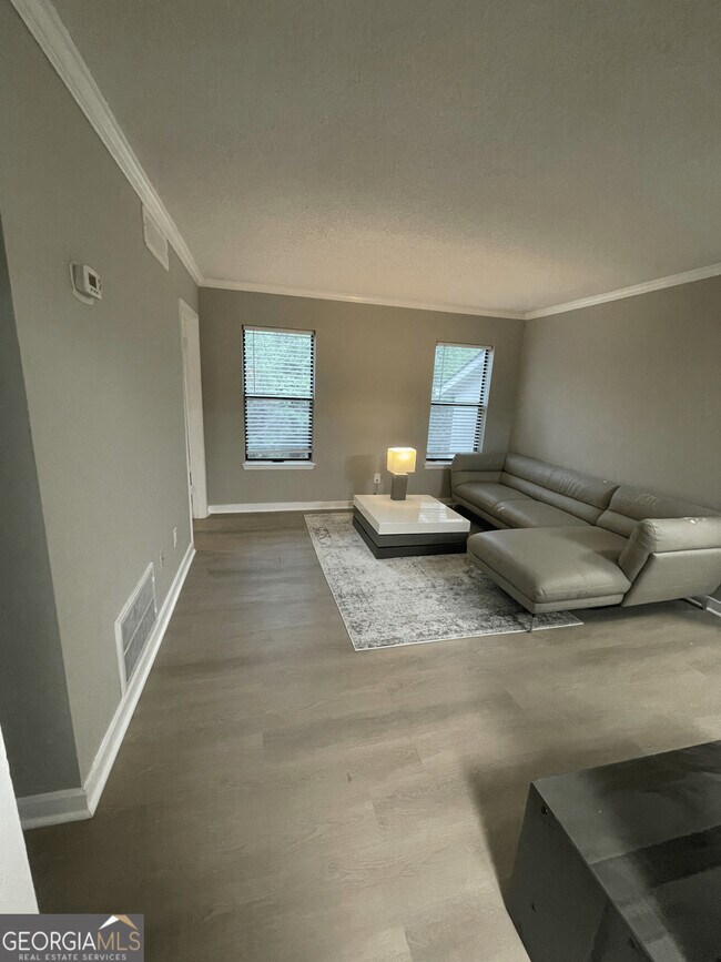 Building Photo - 2014 Huntingdon Chase