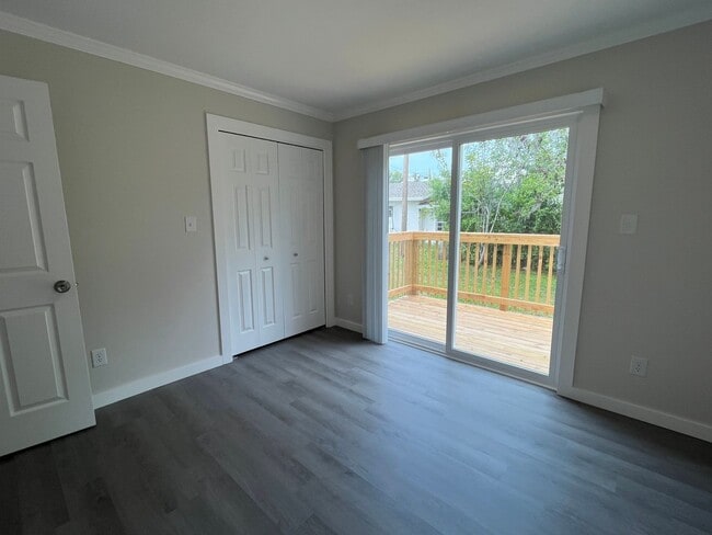 Building Photo - Newly Renovated 3 bedroom, 2 bath home in ...