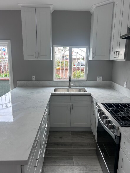 Building Photo - 699 Dennis Ave