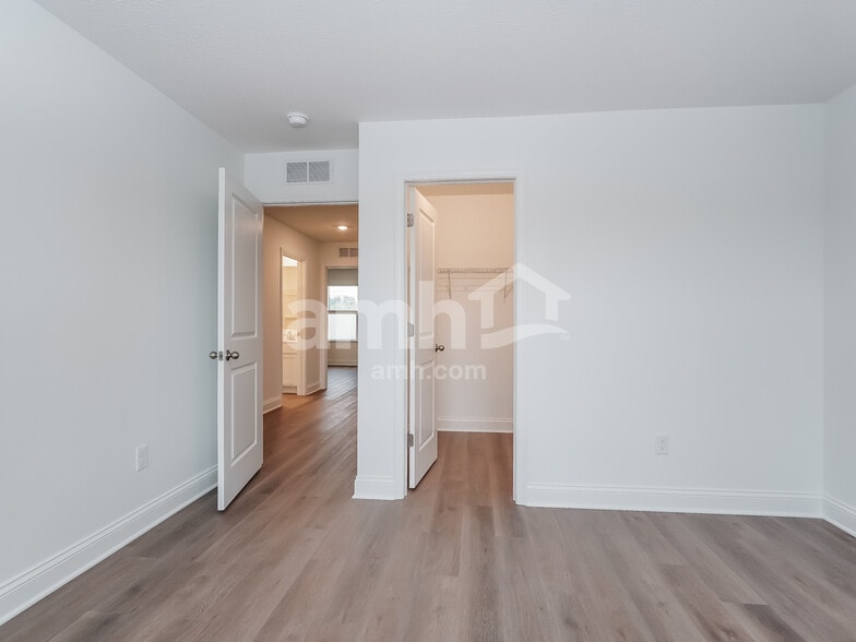 Building Photo - 406 Golden Maple Pl