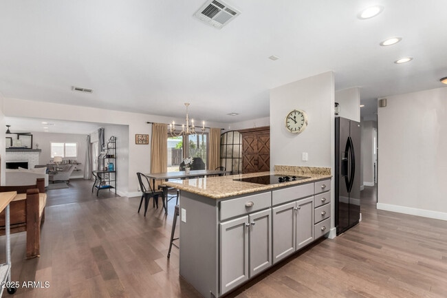 Building Photo - 6839 E Earll Dr