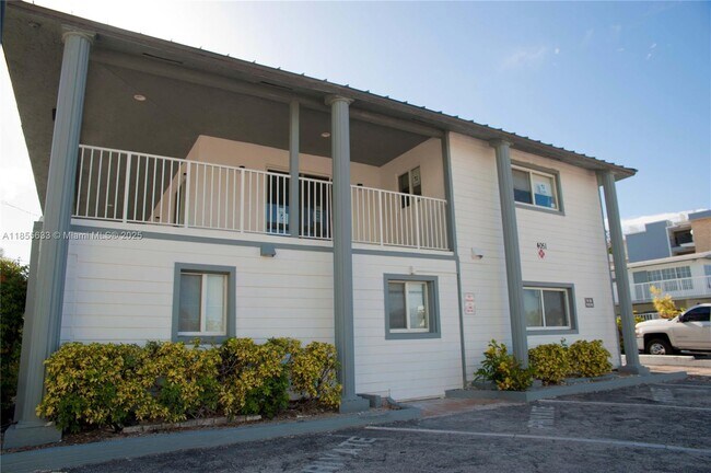 Building Photo - 4051 N Ocean Dr