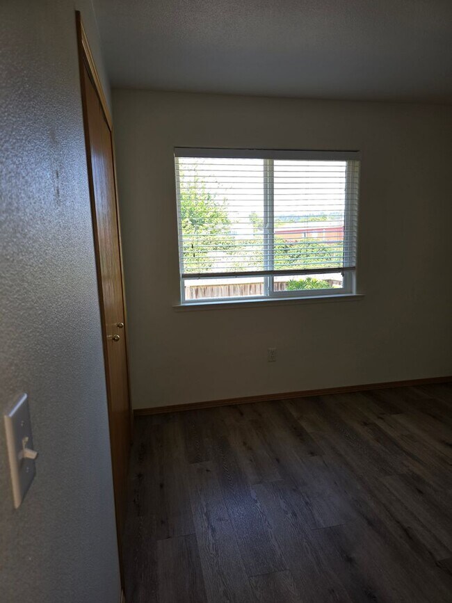Building Photo - 1721