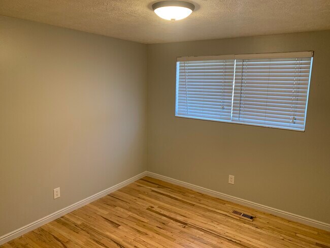 Building Photo - 289 E 9585 S