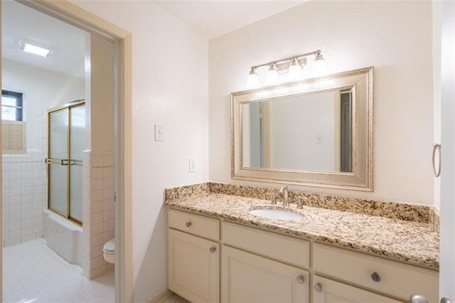 Building Photo - 2217 Sylvan Dr